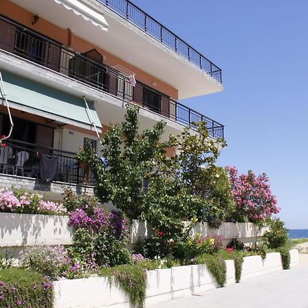 5 Steps 2 Beach Apartment No 06 Nea Vrasna Exterior photo